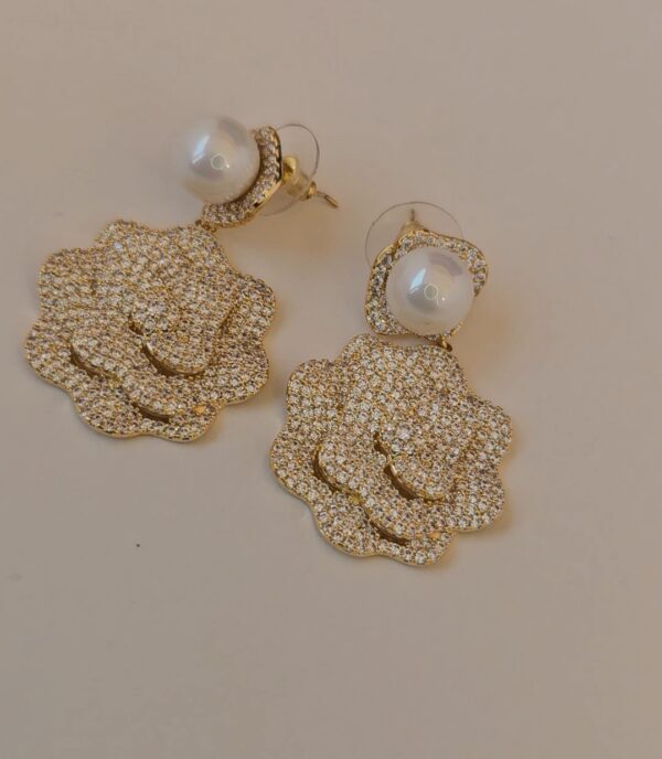 Pearl Rhinestone Earring