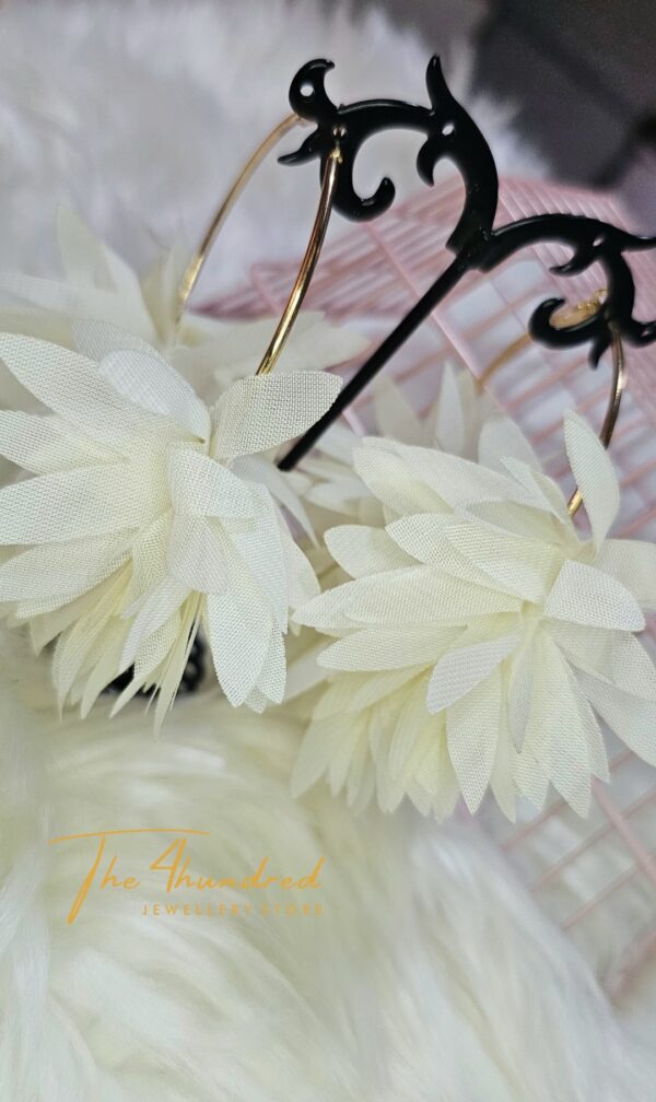 Cream Floral Earring