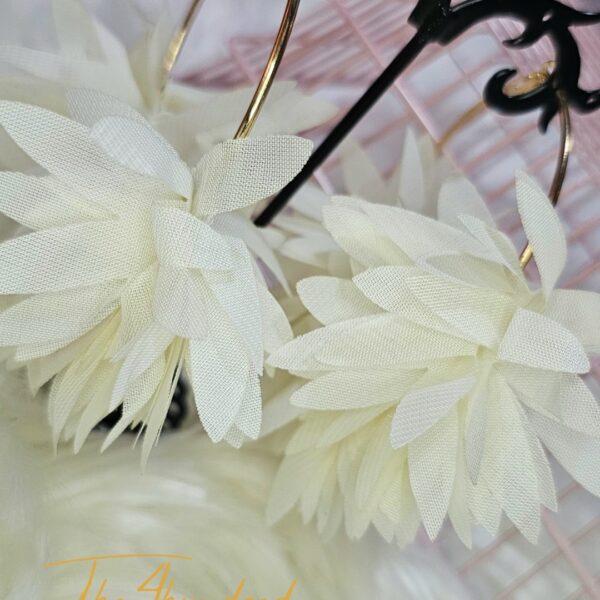 Cream Floral Earring
