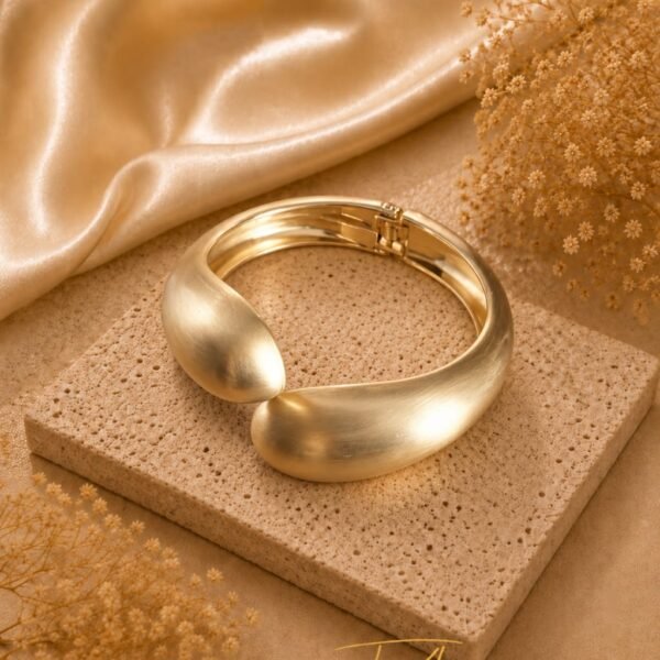 Big Tear Drop Bangle, Gold